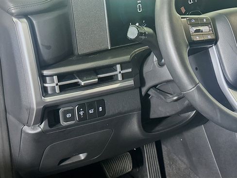 Used 2025 Hyundai Santa Fe SEL FWD image 17