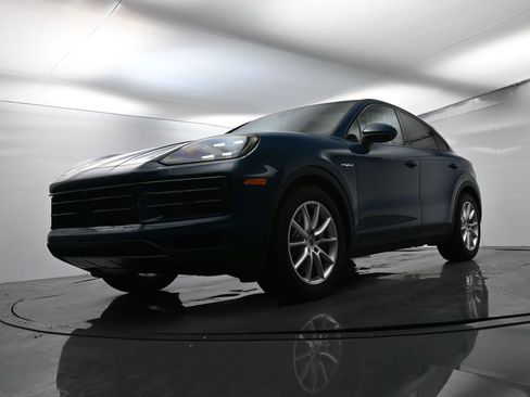 Used 2025 Porsche Cayenne E-Hybrid Coupe image 47