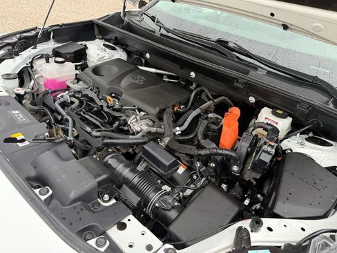 Used 2022 Toyota RAV4 LE AWD/4WD image 38
