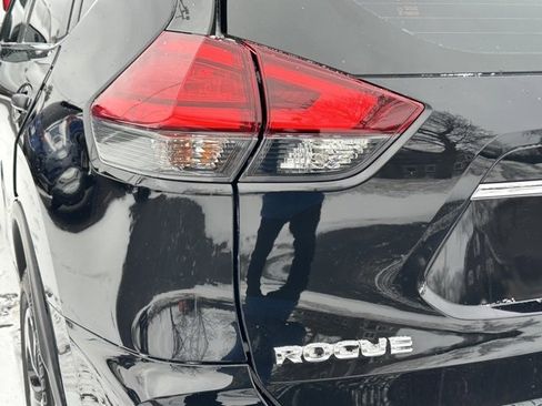 Used 2017 Nissan Rogue S image 11