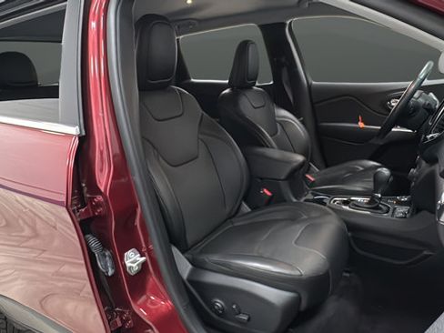 Used 2019 Jeep Cherokee Limited w/ Technology Group AWD/4WD image 17