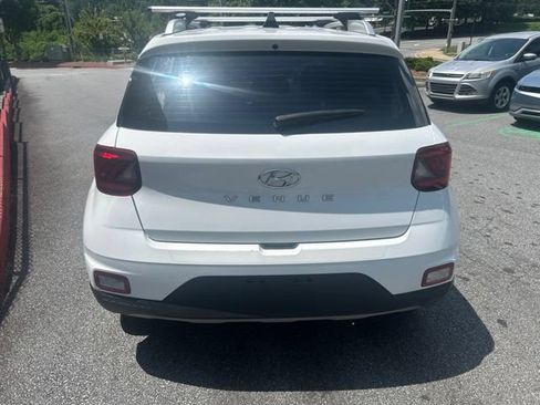 Used 2021 Hyundai Venue SEL FWD image 4