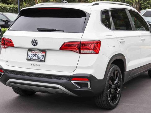 Used 2022 Volkswagen Taos SE w/ Panoramic Sunroof Package FWD image 10