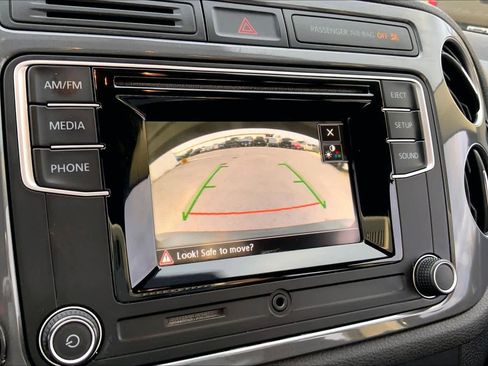 Used 2016 Volkswagen Tiguan S image 25