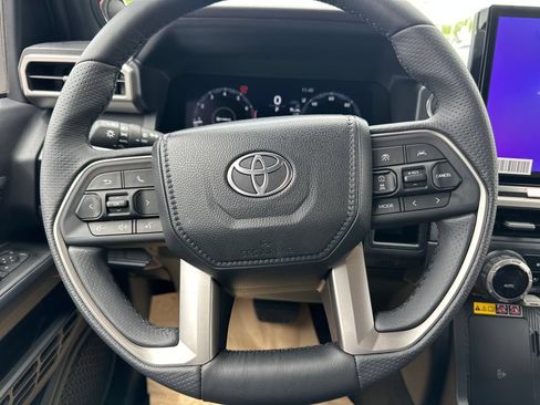 Used 2026 Toyota 4Runner Limited AWD/4WD image 19