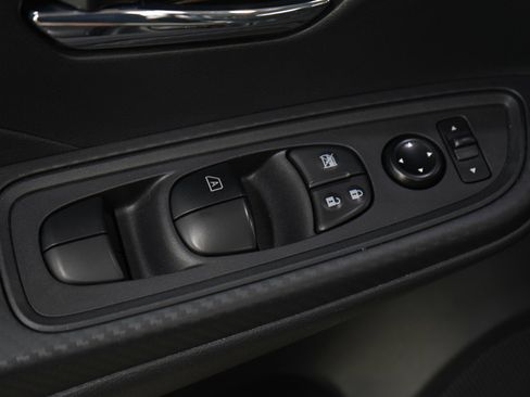 Used 2025 Nissan Versa SV FWD image 19