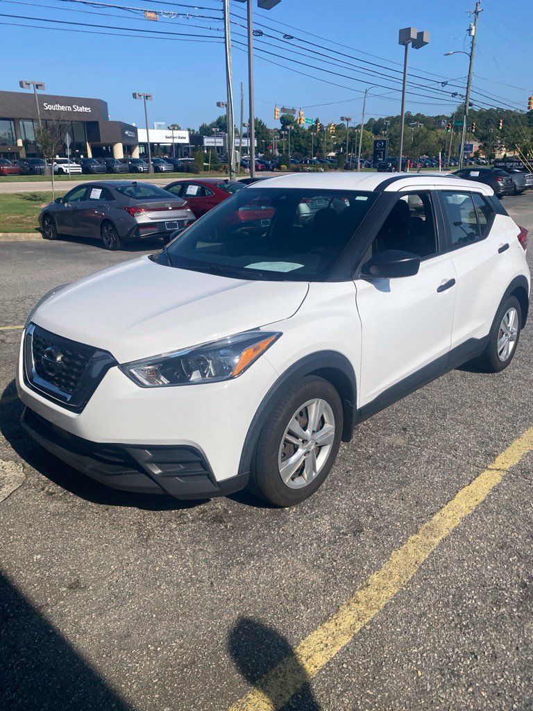 Used 2020 Nissan Kicks S FWD image 1