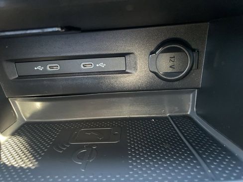 Used 2024 Volkswagen Taos SE image 27