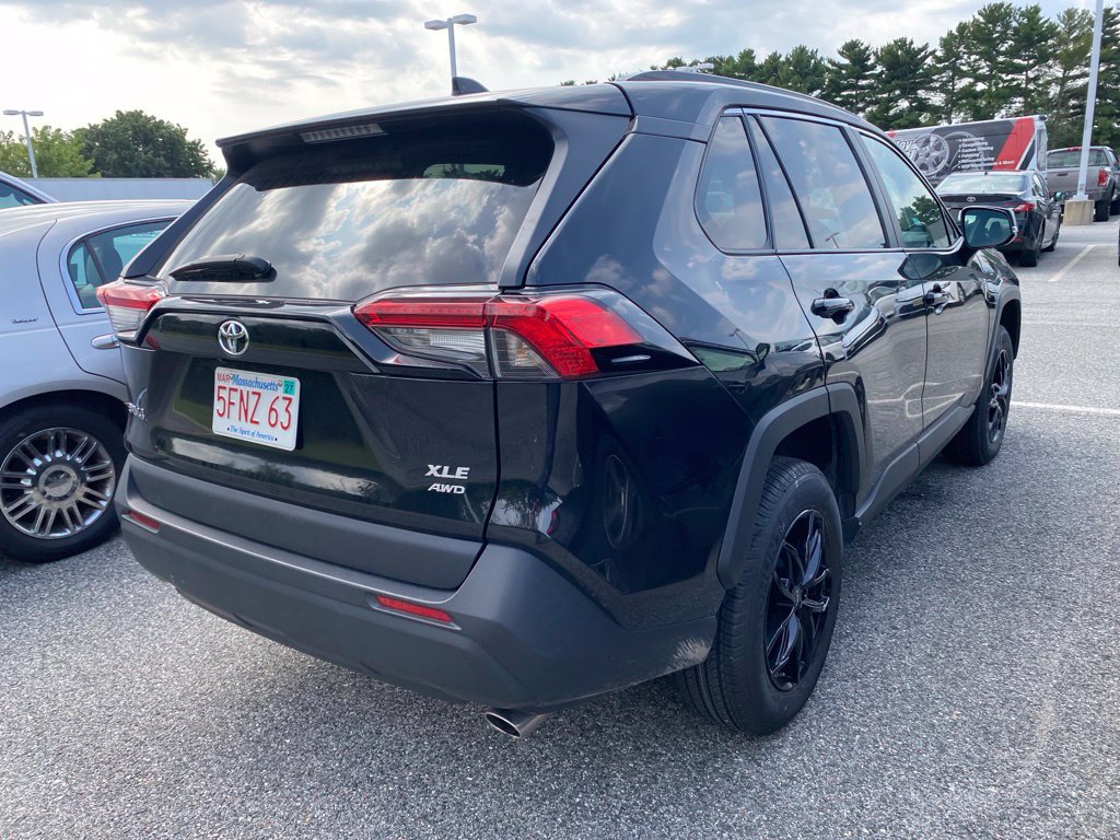 Used 2025 Toyota RAV4 XLE AWD/4WD image 6
