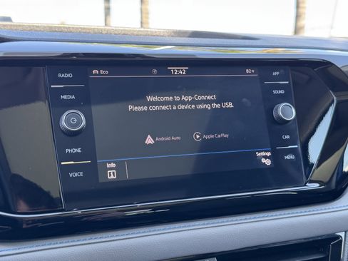 Used 2024 Volkswagen Taos SE image 26