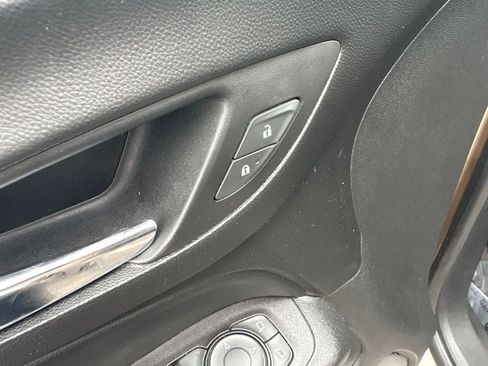 Used 2019 Chevrolet Equinox LT FWD image 16