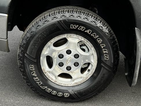 Used 2004 Chevrolet Silverado 1500 4x4 Extended Cab w/ Light Duty Power Package image 11