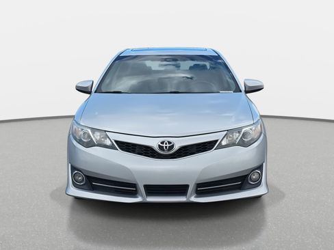 Used 2014 Toyota Camry SE image 2