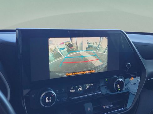 Certified 2023 Toyota Highlander XLE image 22