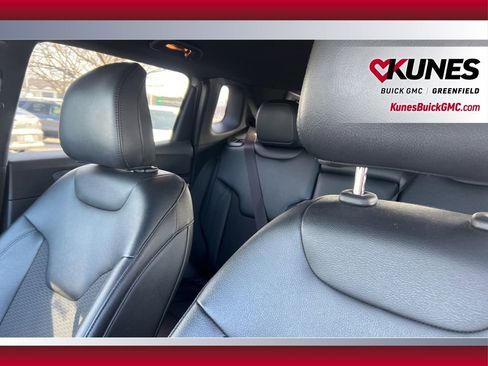 Used 2025 Jeep Compass Latitude AWD/4WD image 35