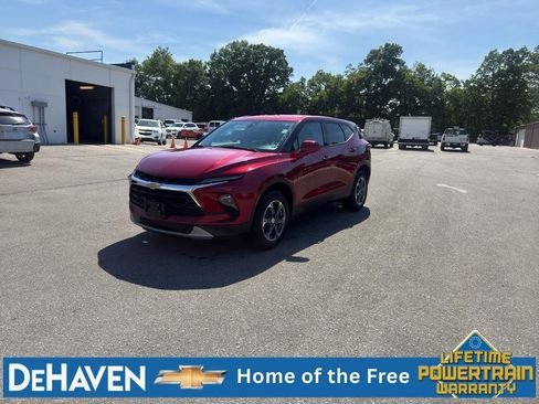 Used 2025 Chevrolet Blazer LT AWD/4WD image 2