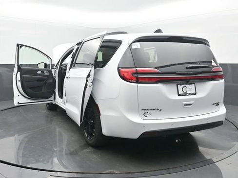 New 2026 Chrysler Pacifica Limited w/ Uconnect Theater Family Group AWD/4WD image 56