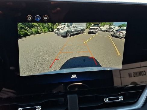 Used 2026 Chevrolet Equinox LT FWD image 13