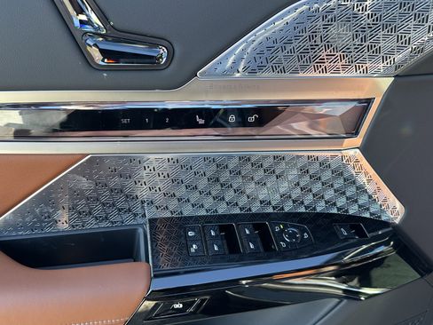 Used 2026 BMW i7 xDrive60 w/ Executive Package image 14