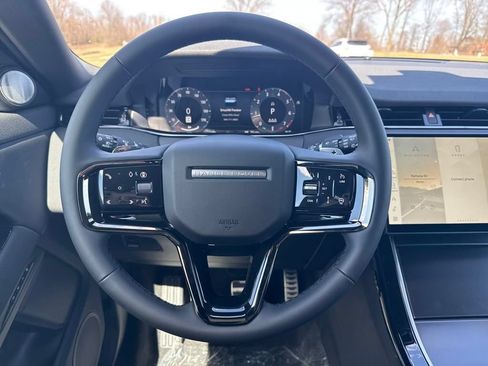 Used 2026 Land Rover Range Rover Evoque Dynamic SE AWD/4WD image 19