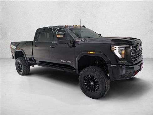 Used 2024 GMC Sierra 2500 AT4 w/ AT4 Premium Plus Package AWD/4WD image 3