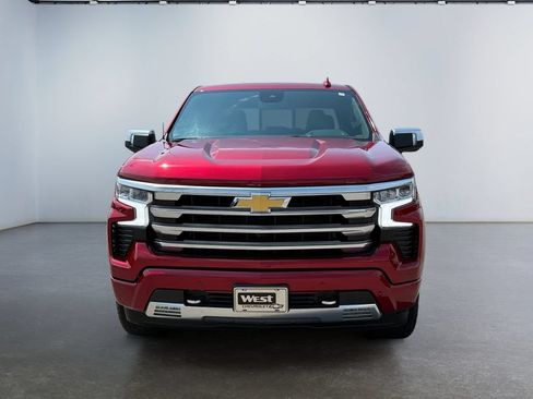 Used 2024 Chevrolet Silverado 1500 High Country w/ Z71 Off-Road Package AWD/4WD image 8