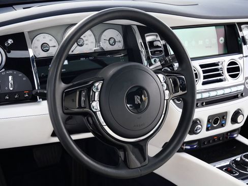 Used 2017 Rolls-Royce Ghost image 23