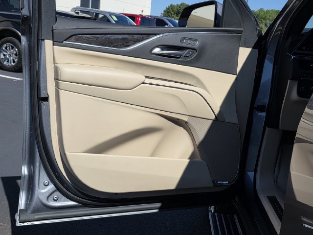 Used 2021 Cadillac Escalade ESV Premium Luxury w/ Driver Assist Tech Package AWD/4WD image 15