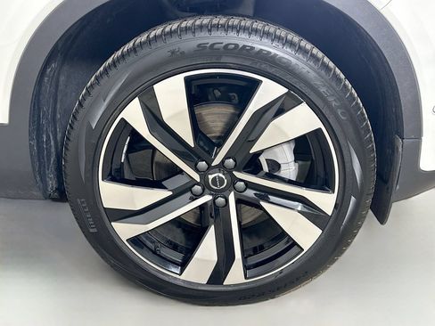 Used 2024 Volvo XC40 B5 Plus w/ Climate Package AWD/4WD image 10