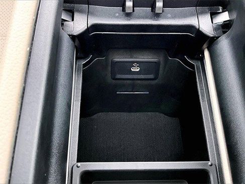 Certified 2025 Mercedes-Benz GLC 300 4MATIC image 19