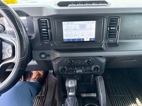 Used 2022 Ford Bronco Big Bend w/ Sasquatch Package AWD/4WD image 9