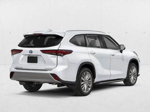 New 2026 Toyota Highlander Platinum AWD/4WD image 2