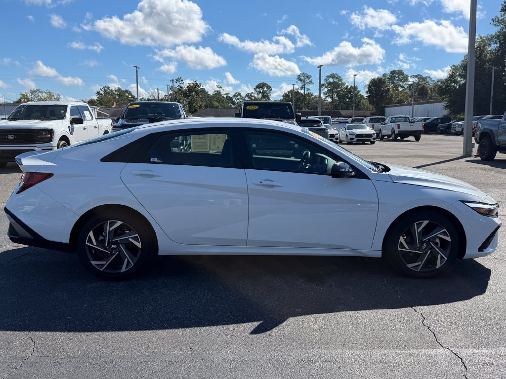 Used 2025 Hyundai Elantra Sport FWD image 5