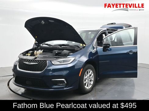 Used 2025 Chrysler Pacifica Select image 1