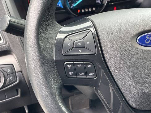 Used 2018 Ford Explorer XLT w/ Equipment Group 202A AWD/4WD image 18