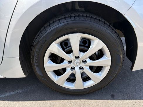 Used 2025 Toyota Corolla LE image 28