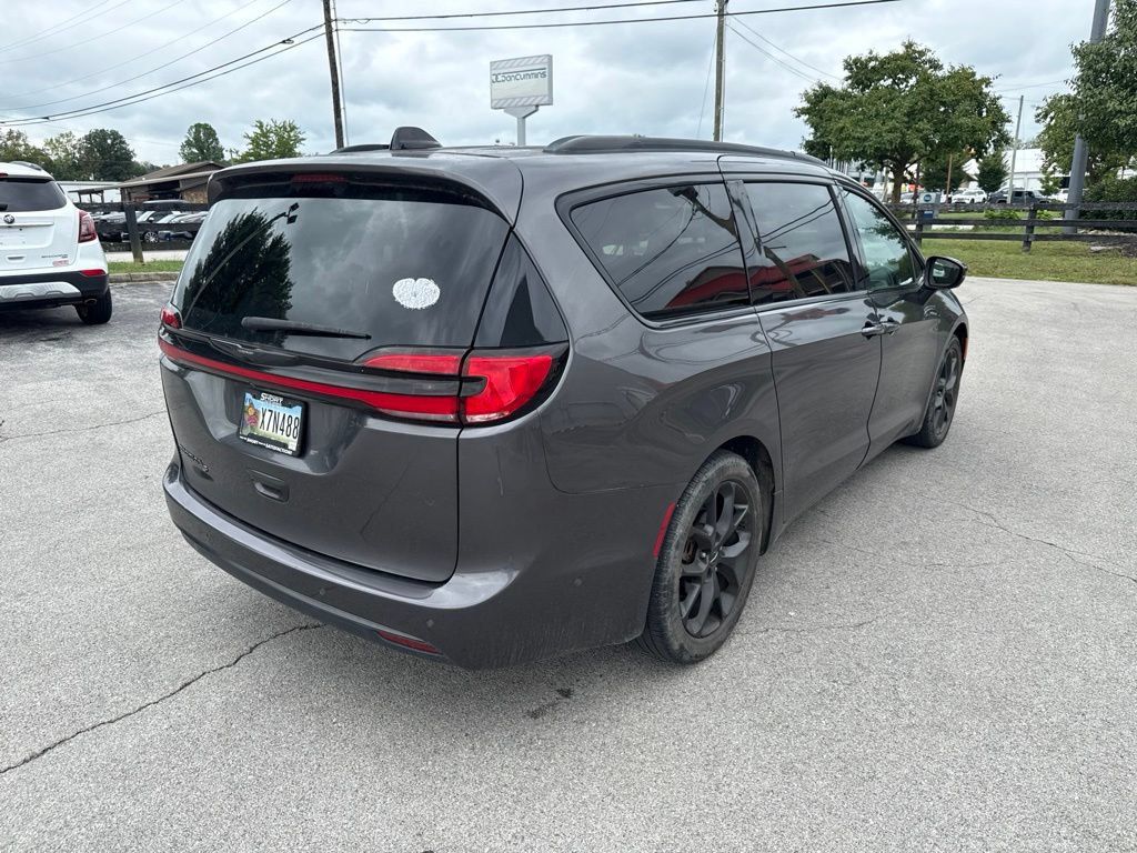Used 2023 Chrysler Pacifica Touring-L w/ S Appearance Package FWD image 3