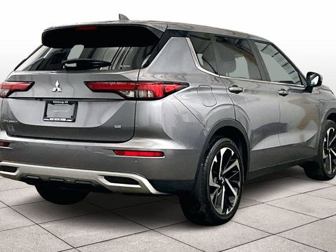 Used 2022 Mitsubishi Outlander SE image 11