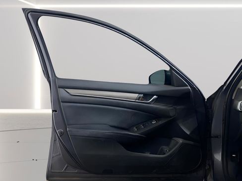 Used 2018 Honda Accord LX image 13