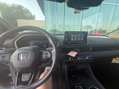 Used 2025 Honda Pilot Black Edition image 13