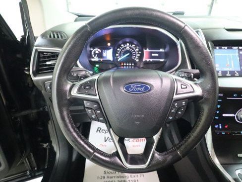 Used 2017 Ford Edge Titanium w/ Equipment Group 302A AWD/4WD image 21