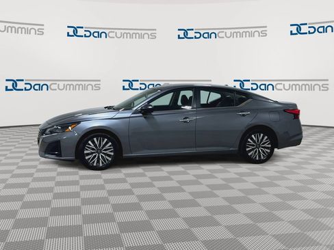 Used 2024 Nissan Altima 2.5 SV FWD image 6