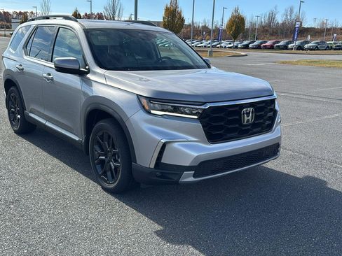 New 2025 Honda Pilot Touring image 1