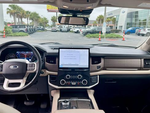 Certified 2024 Ford Expedition Limited image 27