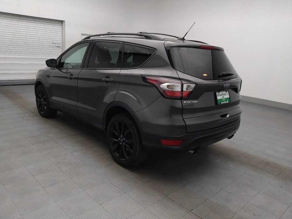 Used 2017 Ford Escape SE w/ SE Sport Appearance Package FWD image 3