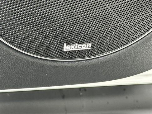 Used 2025 Genesis GV70 3.5T Sport w/ Sport Advanced Package image 16