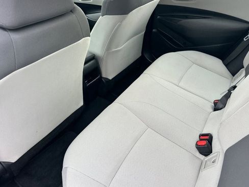 Used 2021 Toyota Corolla LE image 9