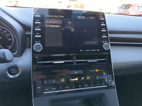 Used 2019 Toyota Avalon Limited image 25