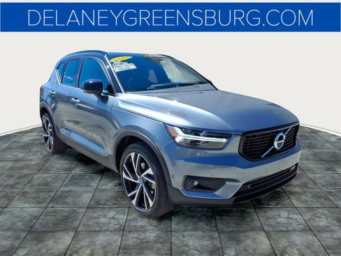 Used 2019 Volvo XC40 T5 R-Design image 1