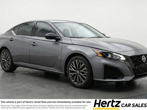 Used 2025 Nissan Altima 2.5 SV image 1